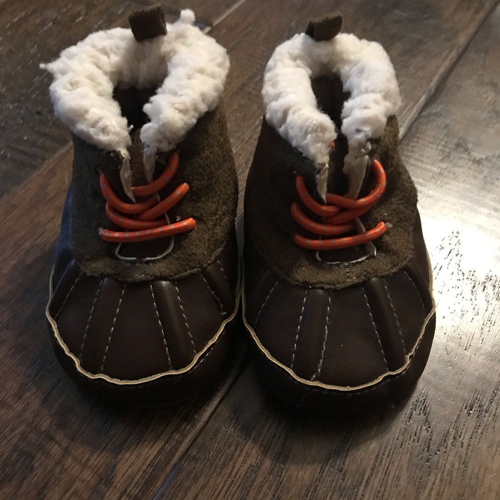 Baby boots. 3-6m. Like new.
